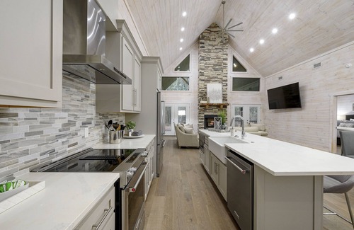 Broken Bow House | The Modern & Luxurious "Mystic Love" Cabin!
