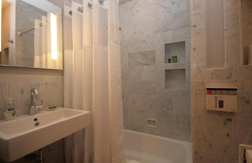 Lower Pacific Heights Bed & Breakfast | The Monte Cristo