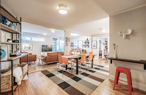 East End Apartment | The Monument Garden SWEET!