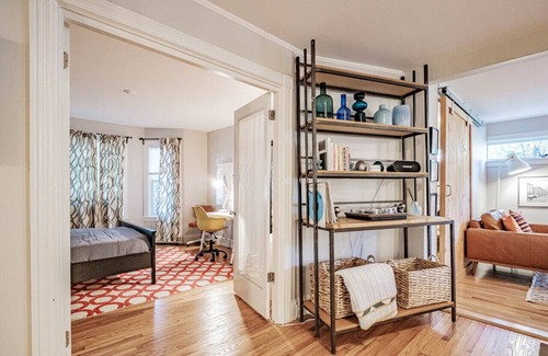 East End Apartment | The Monument Garden SWEET!