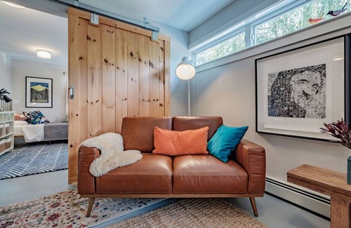 East End Apartment | The Monument Garden SWEET!