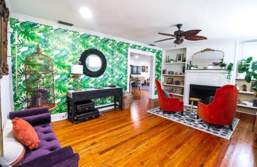 St. Augustine House | The Moody Manor -Luxurious Home Recently Renovated Close to Beach and Downtown