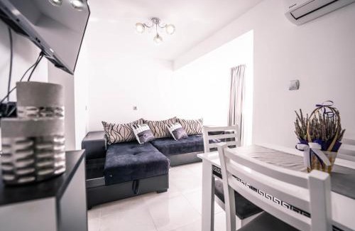 Sandanski Apartment | The moon
