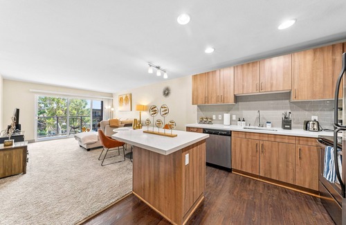 Marina del Rey Apartment | The Moonstone - Cozy Marina side Garden View Pool/Gym