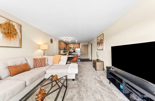 Marina del Rey Apartment | The Moonstone - Cozy Marina side Garden View Pool/Gym