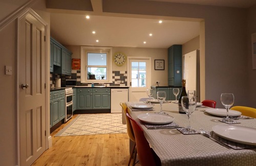 Ryde Cottage | The Moorings - a house that sleeps 6 guests in 3 bedrooms