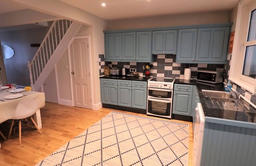 Ryde Cottage | The Moorings - a house that sleeps 6 guests in 3 bedrooms