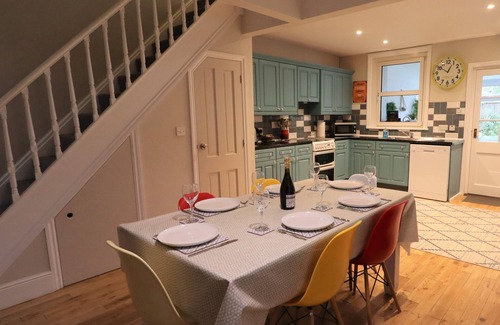 Ryde Cottage | The Moorings - a house that sleeps 6 guests in 3 bedrooms