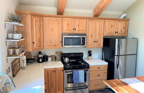 Groveland Cabin | The Moose, Stylish Farmhouse Cabin near Yosemite, Sleeps 8