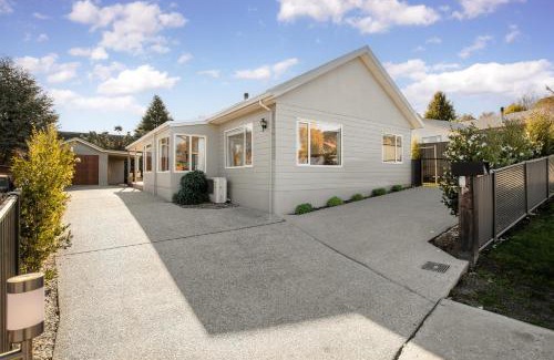 Wanaka Villa | The Mount Iron Bothy
