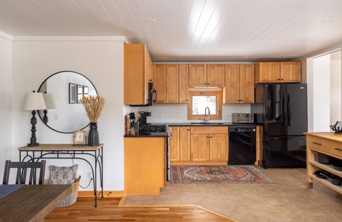 Jeffersonville House | The Mountain House: Luxury Mountain Retreat with Views Hot Tub 2 min to resort