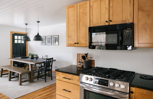 Jeffersonville House | The Mountain House: Luxury Mountain Retreat with Views Hot Tub 2 min to resort