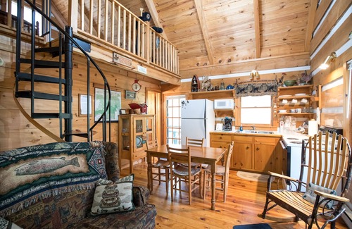Otto Cabin | The Mountains are Calling! Visit Sassafras Rock | Turnstone Log Cabins