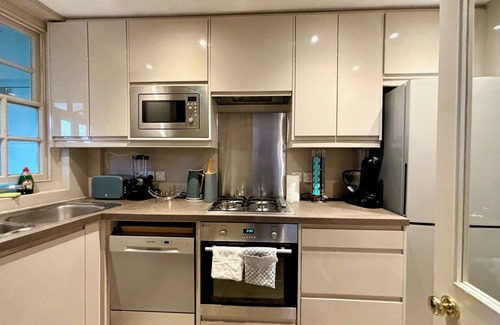 Churchill Apartment | The Mozart Suite - by Sloane Square
