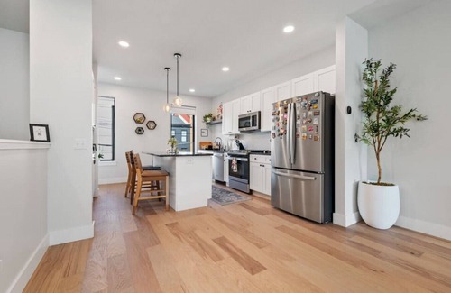 Central Northside House | The Mr. Rogers Room|Private Room on Arch Street