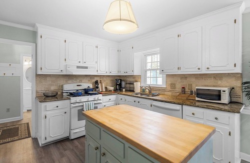 Southwest Raleigh House | The Mulberry on Trinity Woods - 5 bedroom retreat in Cary