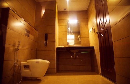 Chithirapuram Hotel | The Munnar Queen