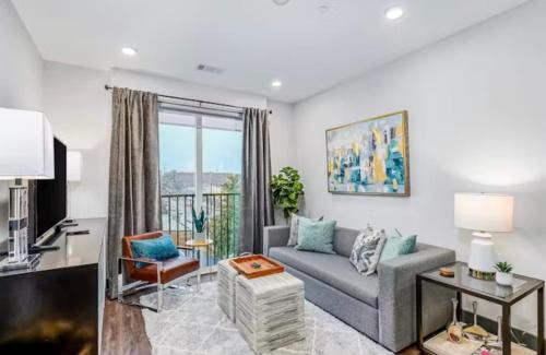 Rolling Mill Hill Apartment | The MUSE Emerald Isle Downtowns Favorite Condo by SkyRun Nashville