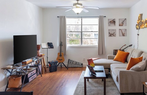Hyde Park Condo | The Music House: A music-themed condo & unique experience in the heart of Austin