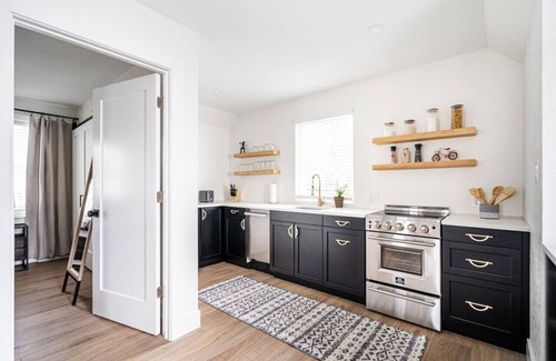 Delafield Apartment | The Nagawicka Loft- Dog Friendly, Prime Location, Pontoon Rental