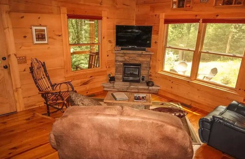 West Jefferson Cabin | The name says it all! On the deck or by the fire-pit...