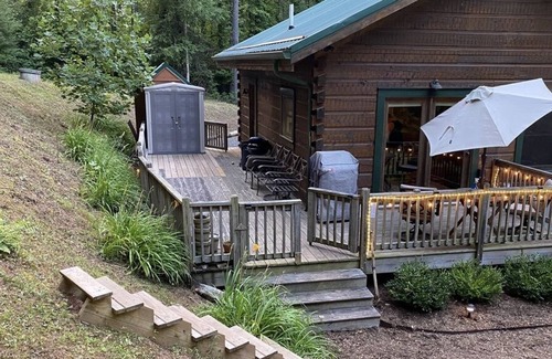 West Jefferson Cabin | The name says it all! On the deck or by the fire-pit...