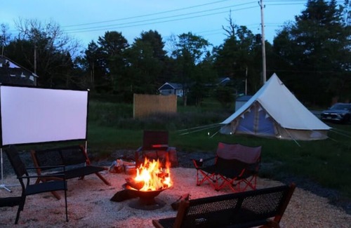 Narrowsburg House | The Narrows Guesthouse - Getaway w/Scenic Pond + Fire Pit in Narrowsburg, NY