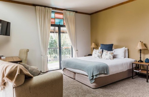 Tamahere Hotel | The Narrows Landing