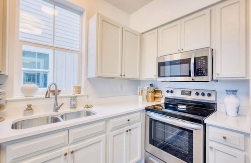 Pass Christian Cottage | The Navy Blue Bungalow- Cozy Cottage on the MS Gulf Coast