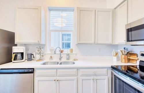 Pass Christian Cottage | The Navy Blue Bungalow- Cozy Cottage on the MS Gulf Coast
