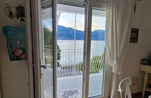 Brenzone sul Garda Cottage | The Nest small cottage facing the lake