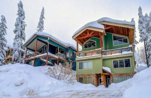 Snow Pine Estates Ski Chalet | The Nest | Big White - ski-in/out w new hot tub & view of Monashee Mountains