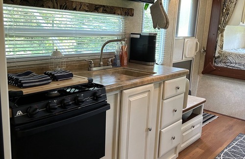 North Saanich House | 🌿The Nest, Keystone Creekside RV Camping Experience