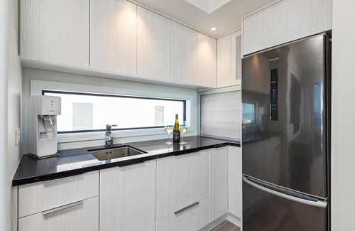 Mount Maunganui House | The Nest - Te Kohanga - Mt Maunganui Holiday Home