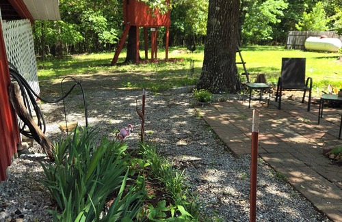 Yellville Apartment | The NESTING HEN a Rustic , Cozy , Secluded Barn Studio