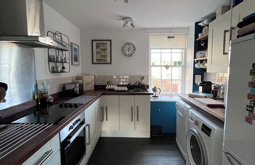 Kinghorn Condo | The Nethergate. Cosy cottage in Fife two minutes walk from beach. Dogfriendly