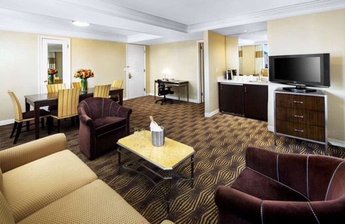 Garment District Hotel | The New Yorker Hotel | Premium Terrace Suite | Near MSG & Empire State Building