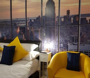 Acomb Apartment | The New Yorker Mini Studio Parking Available