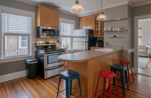 Fifth Ward Apartment | The Newport Haven - 3 Bedroom, 1 Bath in 5th Ward