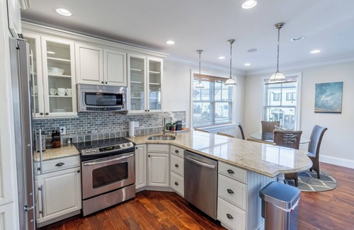 Yachting Village House | The Newport Lofts - 546 Thames Street