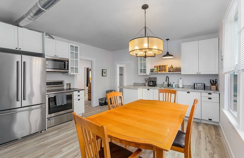 Stanwood Apartment | The Nighthawk Eyrie