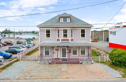 Stanwood Apartment | The Nighthawk Eyrie