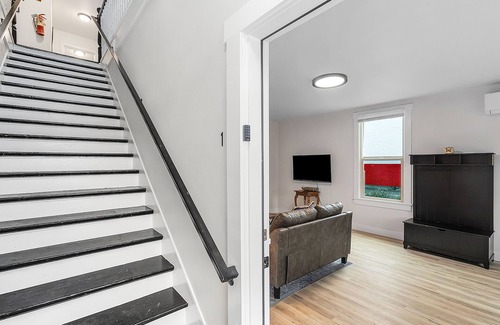 Stanwood Apartment | The Nighthawk Eyrie