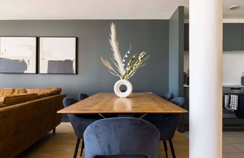 Nine Elms Apartment | The Nine Elms Lane Arms - Stunning Bright 2 Bdr