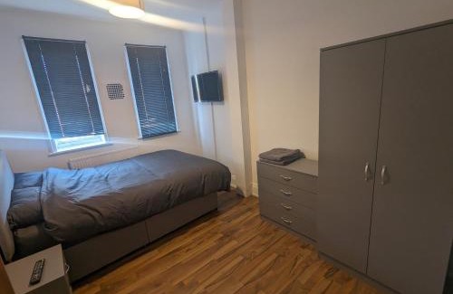 Shirley Hotel | The Noisy Rooms