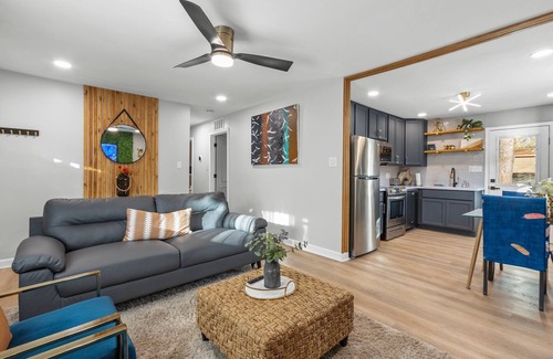 Southwest Raleigh House | the "NOLIAhouze", unique & modern. Perfect for great memories! 2mi to Downtown