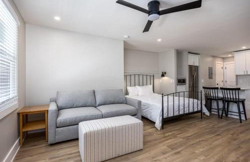 Hillsboro West End Apartment | The Nomad: 4 1BRs 2 Studios 24-Guest Retreat
