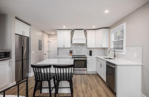 Hillsboro West End Apartment | The Nomad 48-Person Hillsboro Village Retreat Studio 1BR Spaces