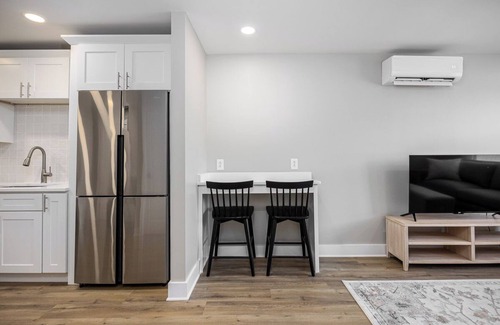 Hillsboro West End Apartment | The Nomad 8BR Buyout | 32 Guests in Hillsboro