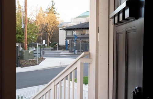 Stadium District Apartment | The Nook - Cozy city living steps from Tacoma’s waterfront, dining, and culture.